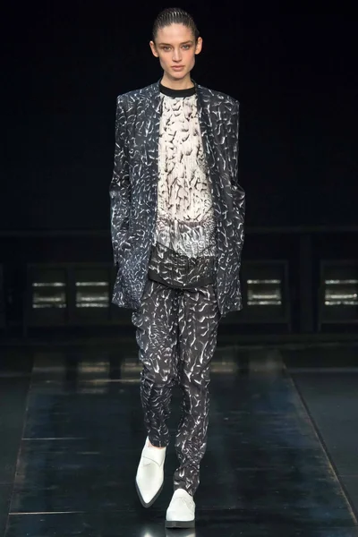 Look 30